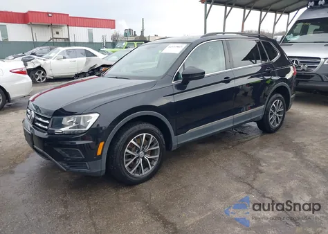 2020 Volkswagen Tiguan 2.0T Se/2.0T Se R-Line Black/2.0T Sel z USA, uszkodzony, nr VIN 3VV2B7AX5LM025213